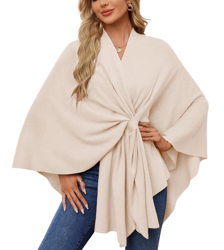 Elegantti edestä avoin kietaisuneule ja poncho