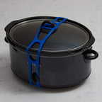 🔥Lid Spärr – det återanvändbara universallocksäkringsremmen för slowcookers, grytor, kastruller, stekpannor och mer.