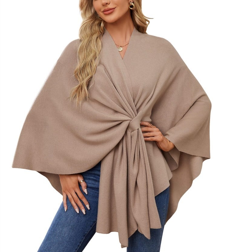 Elegantti edestä avoin kietaisuneule ja poncho
