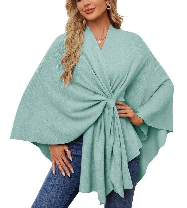 Elegantti edestä avoin kietaisuneule ja poncho