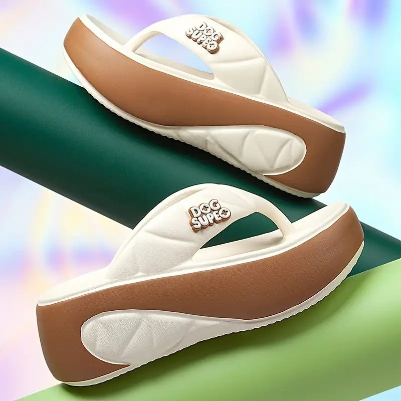 Dam sommarfärgblockerade mjuka platåflip-flops