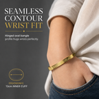 🌸 50% RABATT! ✨ 18K vakuumpläterad titaniumstålarmband – Strålande spegelliknande finish, intrikat graverad text & missfärgningsfritt premiumstål – Hypoallergen elegans för dagligt bruk 💛